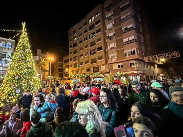 Onda enciende la Navidad con luces y la bendición del Belén Municipal