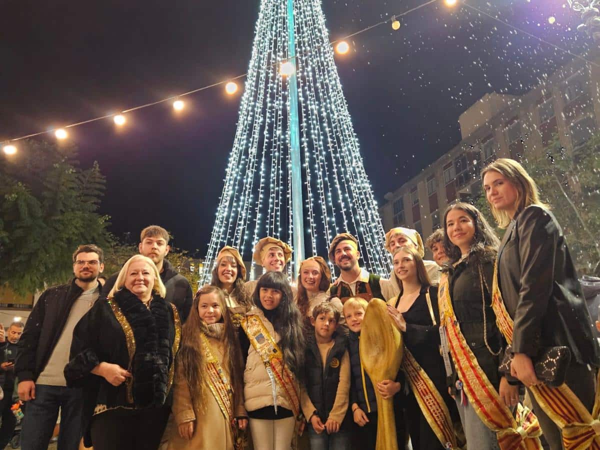 Oropesa del Mar da la bienvenida a la Navidad con el tradicional encendido de luces y el Mercadillo Navideño