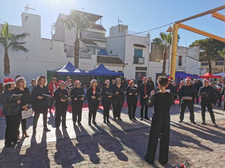 Más de 25 comercios y asociaciones participan en la tradicional cita navideña.