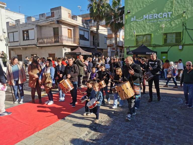 Más de 25 comercios y asociaciones participan en la tradicional cita navideña.