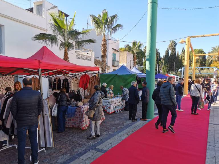 Más de 25 comercios y asociaciones participan en la tradicional cita navideña.