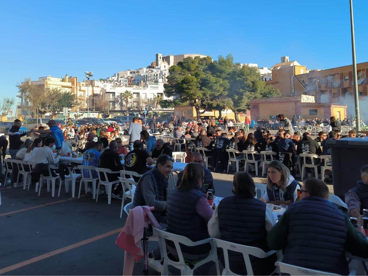 Peñíscola vive su jornada más solidaria con el Día de las Paellas