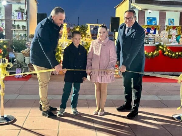 PortCastelló da la bienvenida a su primer mercadillo navideño