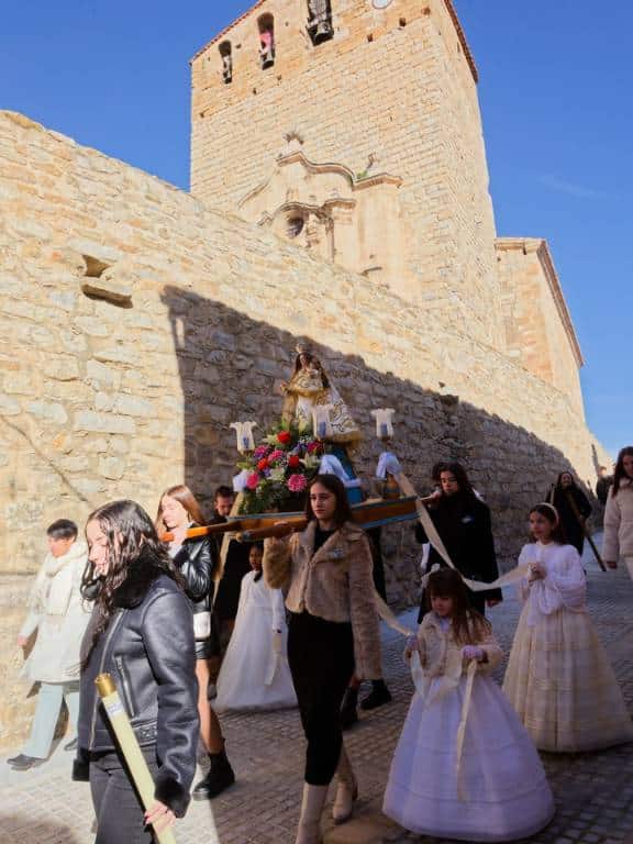 La Fiesta de la Esperanza es un ejemplo vivo del arraigo de las tradiciones en Portell, que cada año congrega a vecinos y visitantes en un homenaje cargado de fe y cultura.