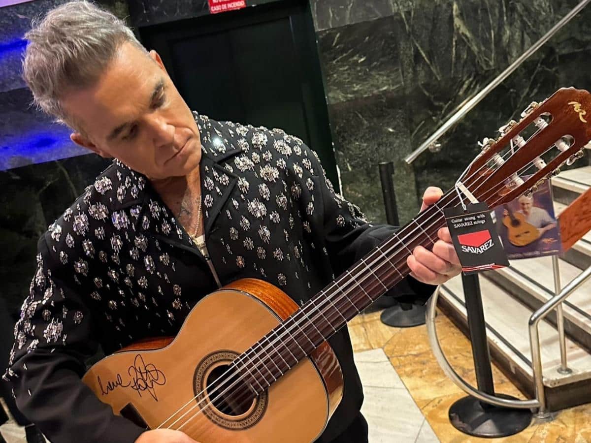 Robbie Williams se une a la subasta solidaria de guitarras para los afectados por la DANA