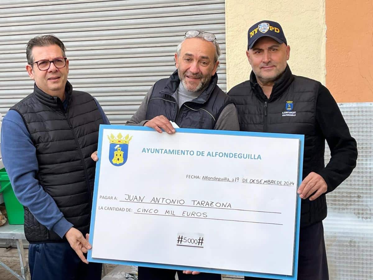 Un pueblo de Castellón dona 5.000 euros a un vendedor de su mercado afectado por la DANA