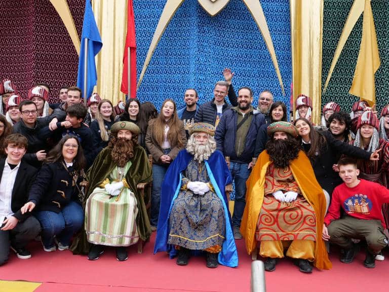 Esta mañana, Vila-real ha vivido uno de los momentos más esperados por los niños y niñas: la llegada de los Mensajeros de los Reyes Magos.