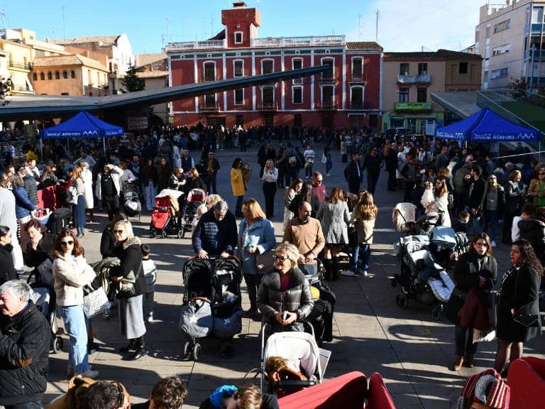 Esta mañana, Vila-real ha vivido uno de los momentos más esperados por los niños y niñas: la llegada de los Mensajeros de los Reyes Magos.