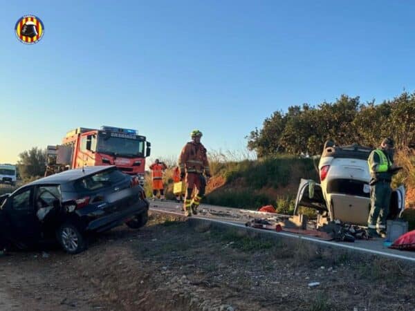 Accidente en la CV-380 deja tres personas heridas, entre ellas un menor