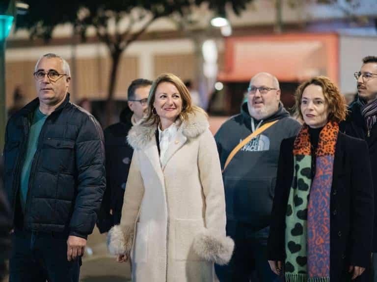 La procesión de Sant Antoni ha sido organizada por los propios vendedores del recién renovado Mercado de San Antonio de Castellón.