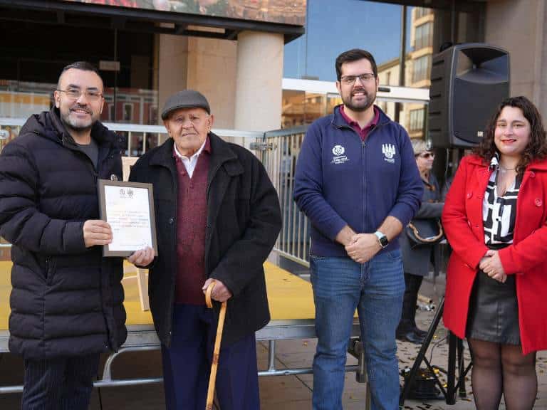 Vila-real da la bienvenida a Vila y Termet, nuevos gigantes en homenaje al gos rater valencià y a Pasqual Batalla.