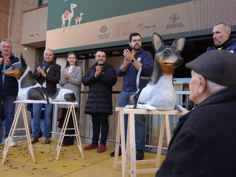 Vila-real da la bienvenida a Vila y Termet, nuevos gigantes en homenaje al gos rater valencià y a Pasqual Batalla.