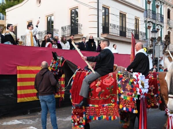 Benicàssim se llena de tradición en honor a Sant Antoni y Santa Àgueda