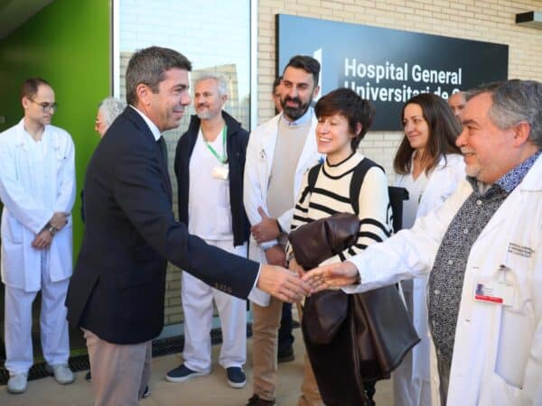 Carlos Mazón abucheado durante su visita al Hospital General de Castellón