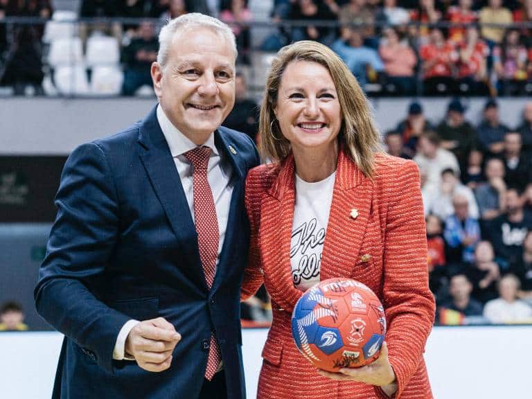 El Pabellón Ciutat de Castelló fue escenario de un emotivo homenaje en honor a Rafa Martí, quien fuera presidente del C.D. Balonmano Castelló. 