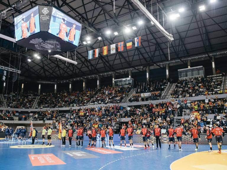 El Pabellón Ciutat de Castelló fue escenario de un emotivo homenaje en honor a Rafa Martí, quien fuera presidente del C.D. Balonmano Castelló.
