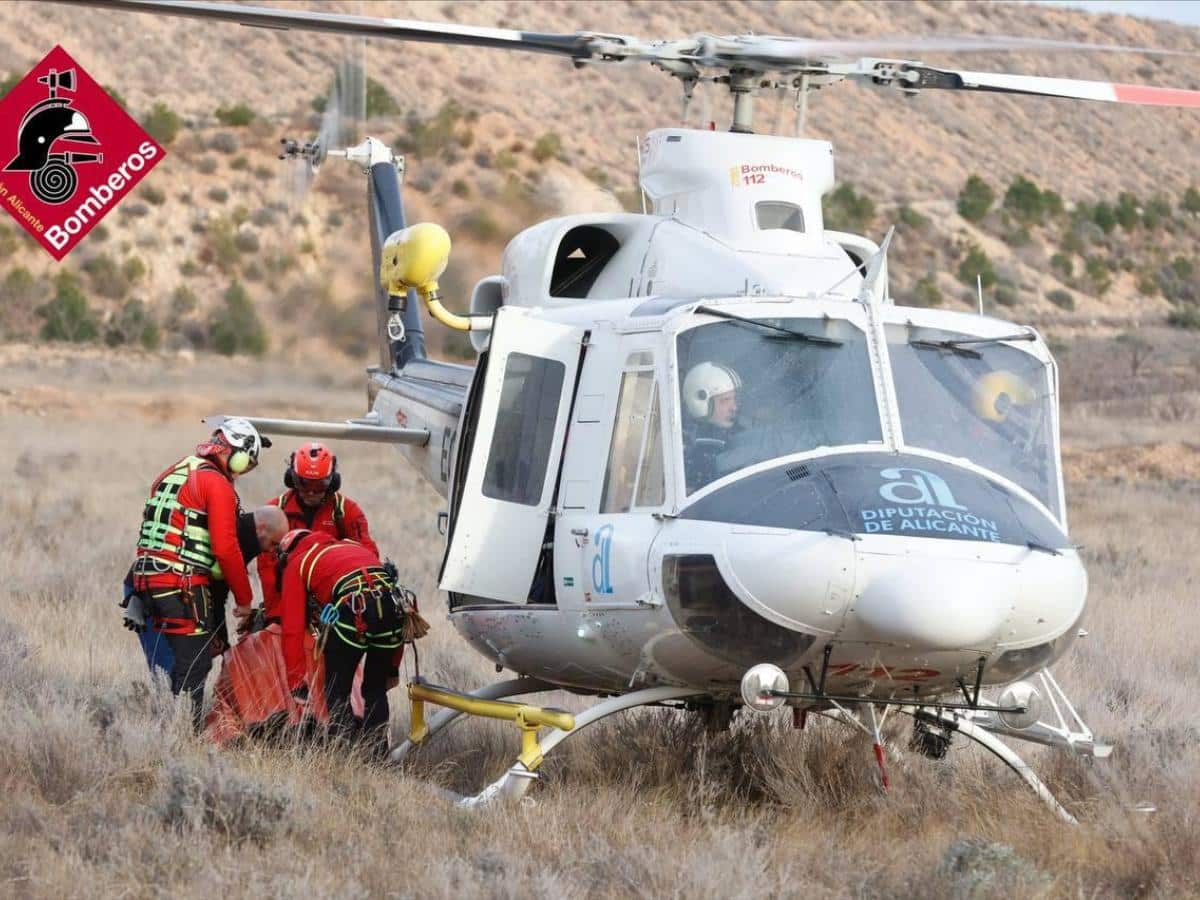 Continúan las labores de extinción del incendio de Algueña