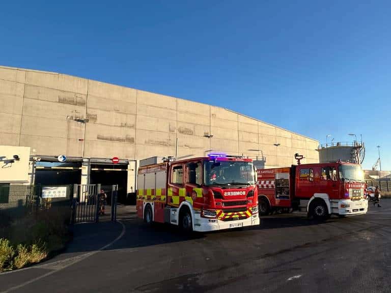 La rápida intervención de los equipos de emergencia y la activación inmediata de los protocolos establecidos permitieron controlar la situación sin mayores complicaciones.