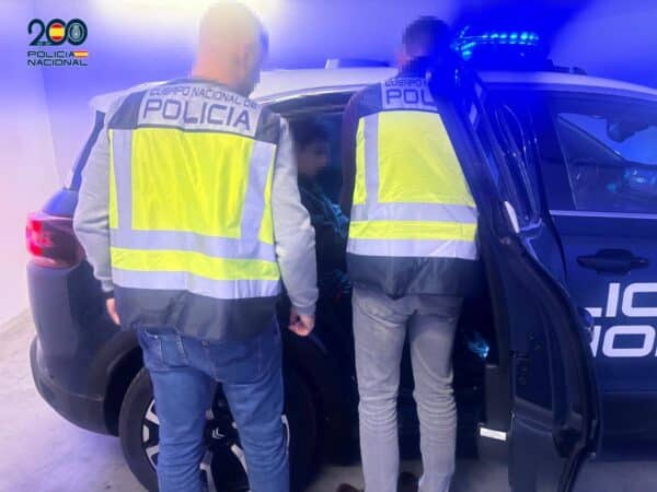 Cuatro detenidos, tres menores, por agresión sexual y robo a una menor en Valencia