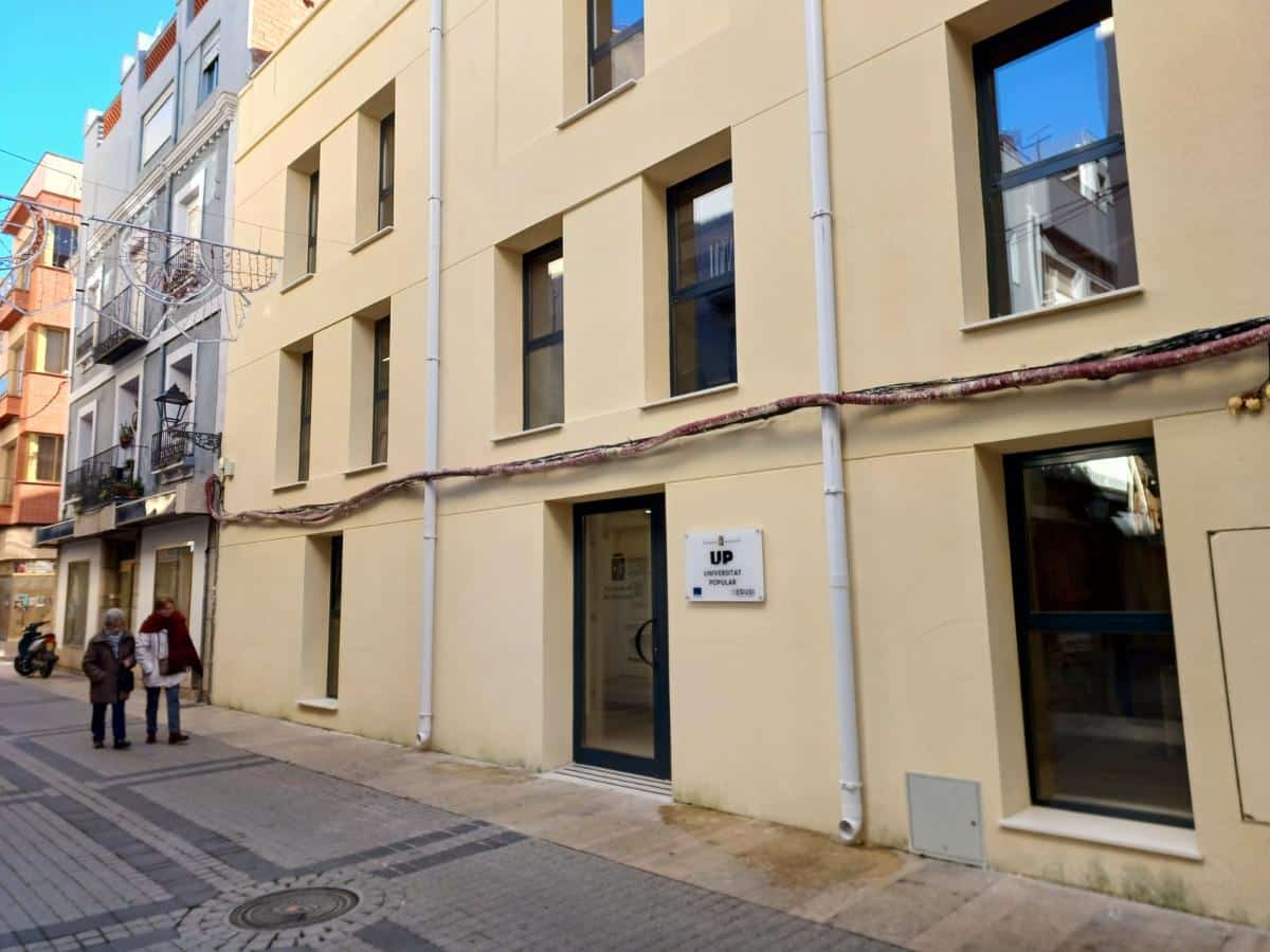El Departament d’Educació de Benicarló es trasllada a la Universitat Popular