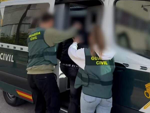 Escapan a pie con 30 kilos de hachís en la AP-7 de Torreblanca