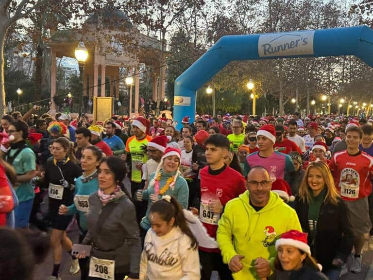 Más de 2.000 castellonenses despiden el año corriendo la XXXII edición de la San Silvestre.