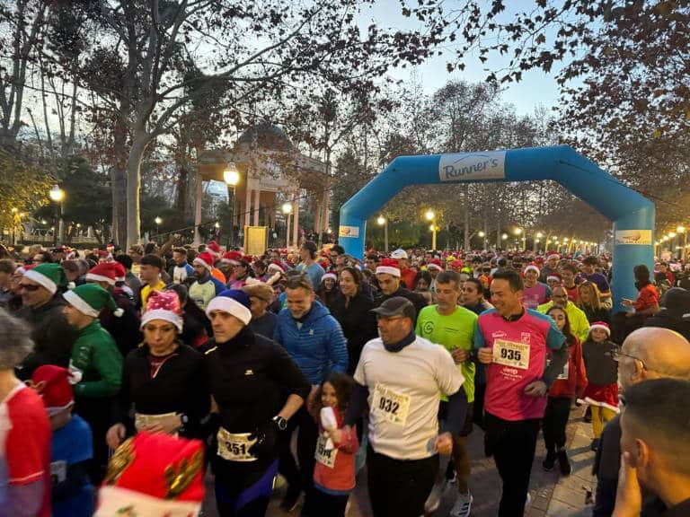 Más de 2.000 castellonenses despiden el año corriendo la XXXII edición de la San Silvestre.