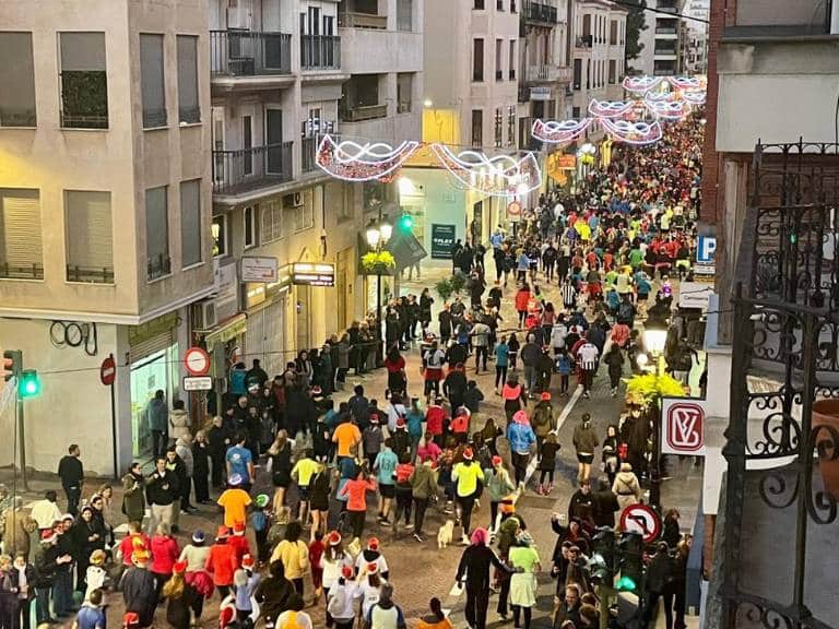 Más de 2.000 castellonenses despiden el año corriendo la XXXII edición de la San Silvestre.