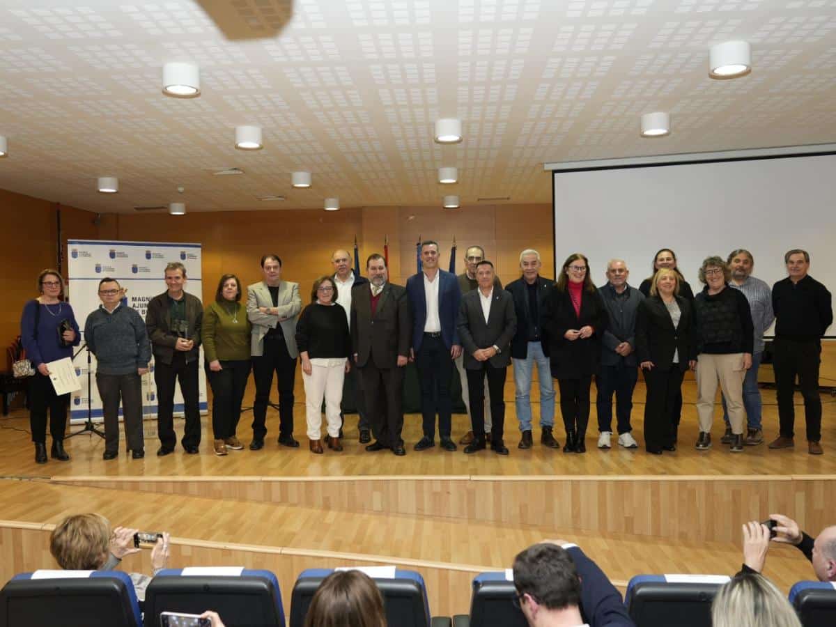Homenaje a docentes jubilados en Burriana y premios al Rendimiento Académico 2024