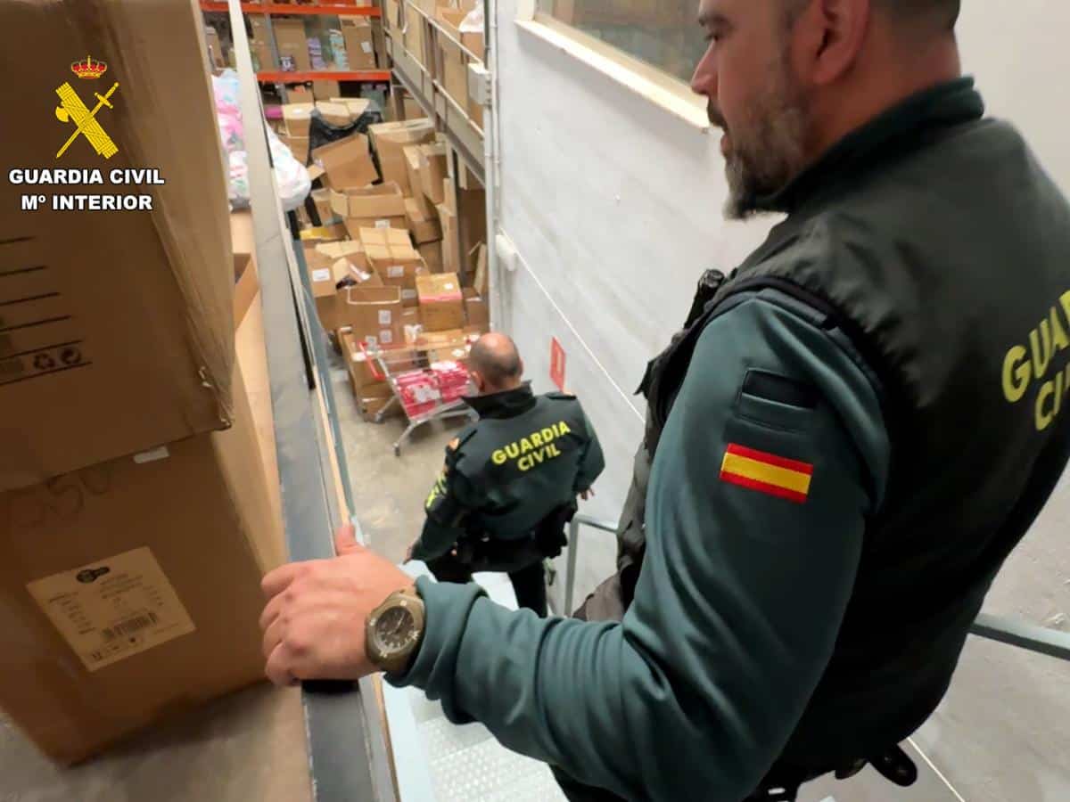 La Guardia Civil incauta más de 3000 juguetes falsificados en Manises