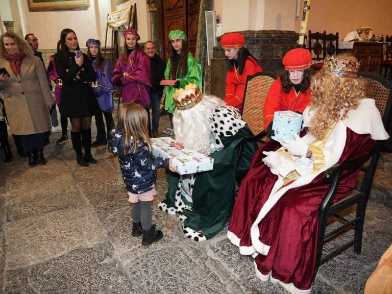 Melchor, Gaspar y Baltasar se convirtieron en los grandes protagonistas del cierre de las fiestas navideñas en Vilafamés.