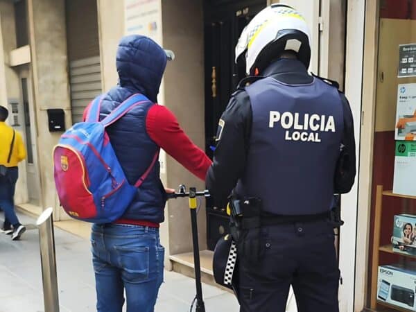 La Policía Local de Burriana activa nueva campaña de control de patinetes eléctricos