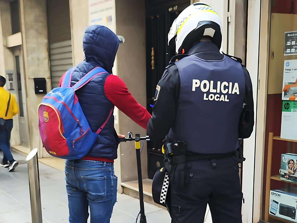 La Policía Local de Burriana activa nueva campaña de control de patinetes eléctricos