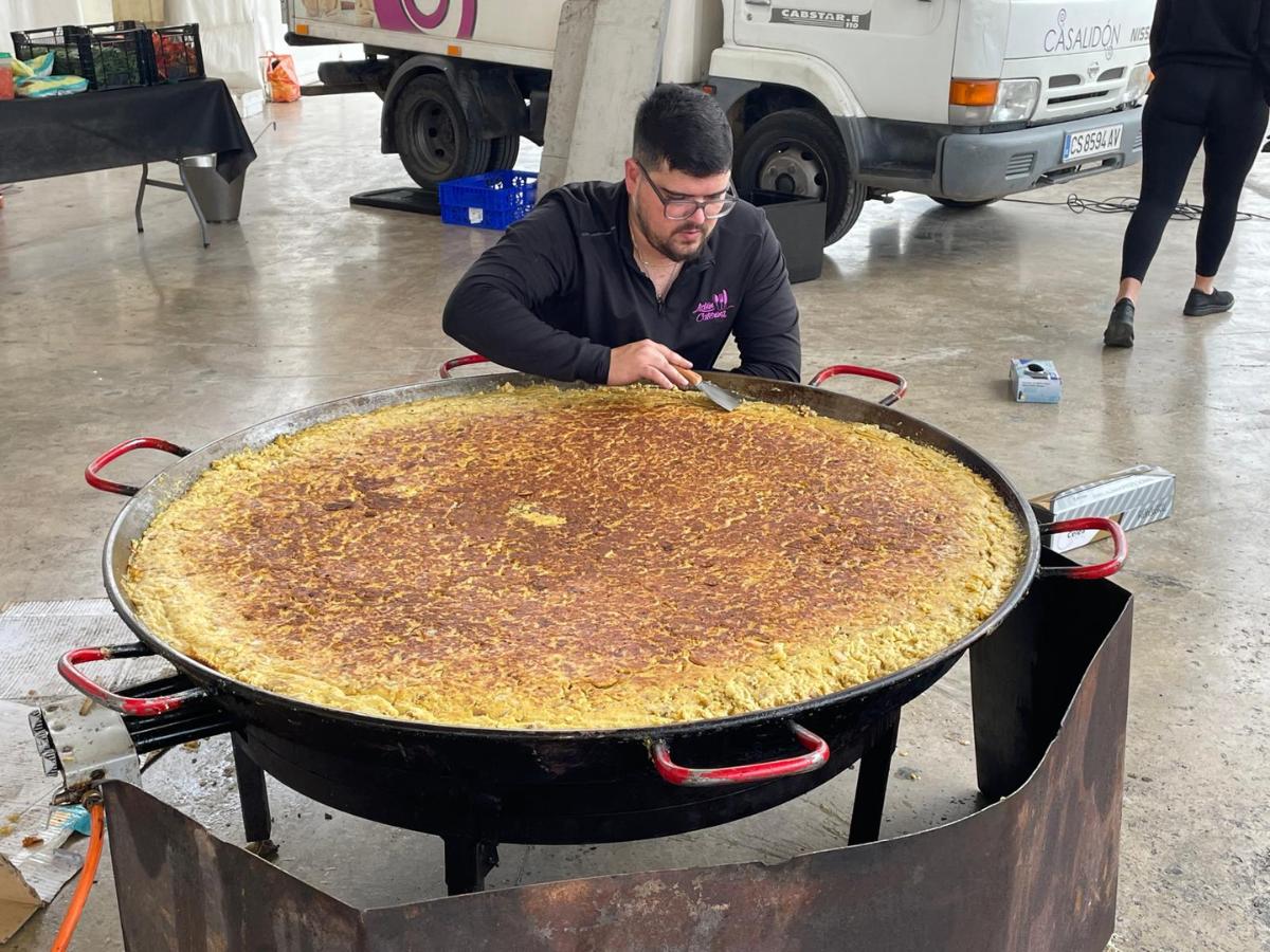L’Alcora celebra el ‘Sopar de Fartons’ con un nuevo récord de 6,9 kilos
