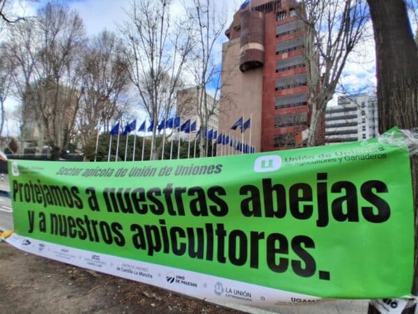 Los apicultores exigen medidas contra la competencia desleal de mieles importadas