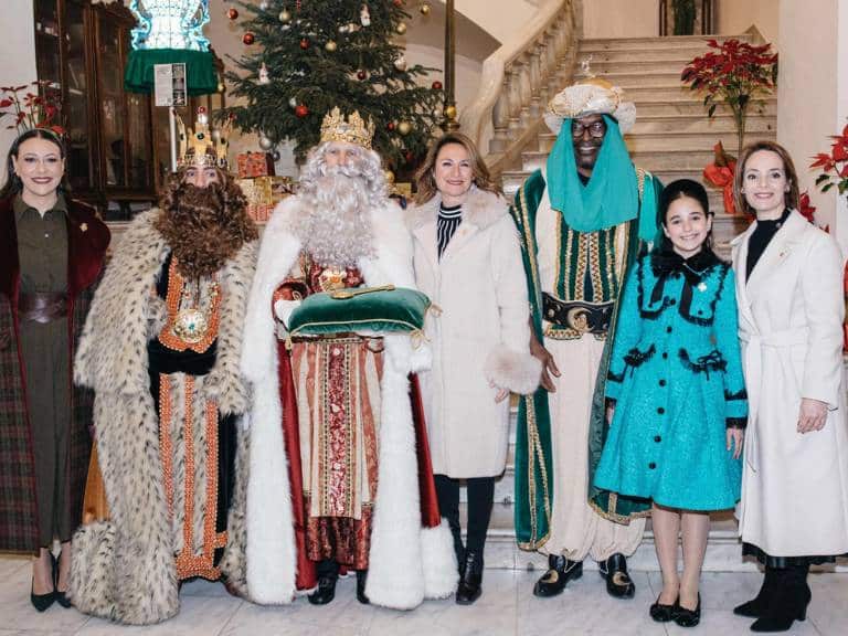 Miles de niños de Castellón han experimentado la magia y la emoción de la Cabalgata de los Reyes Magos, viviendo uno de los días más especiales del año.