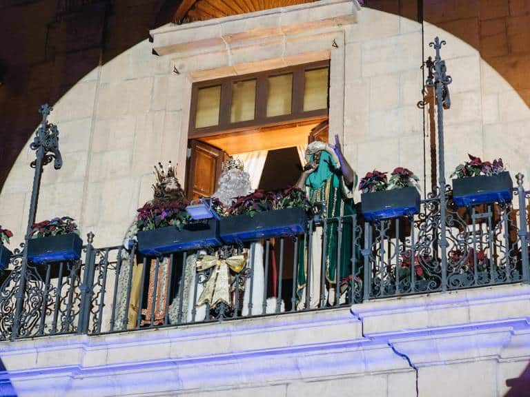 Miles de niños de Castellón han experimentado la magia y la emoción de la Cabalgata de los Reyes Magos, viviendo uno de los días más especiales del año.