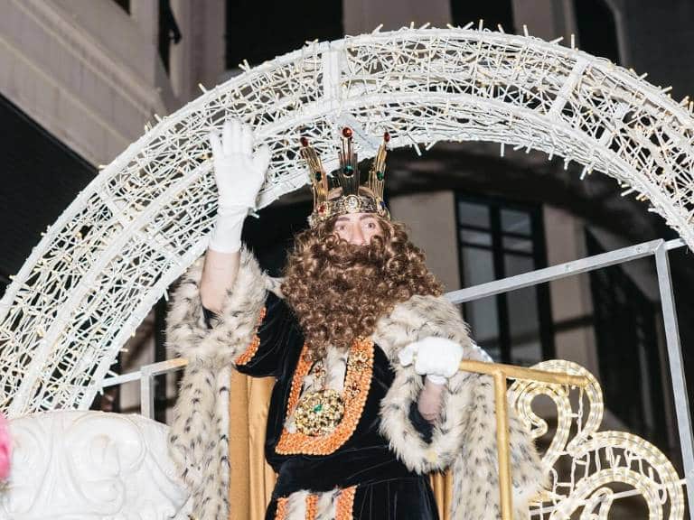 Miles de niños de Castellón han experimentado la magia y la emoción de la Cabalgata de los Reyes Magos, viviendo uno de los días más especiales del año.