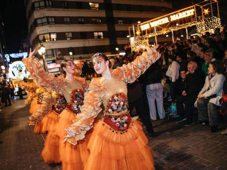 Miles de niños de Castellón han experimentado la magia y la emoción de la Cabalgata de los Reyes Magos, viviendo uno de los días más especiales del año.