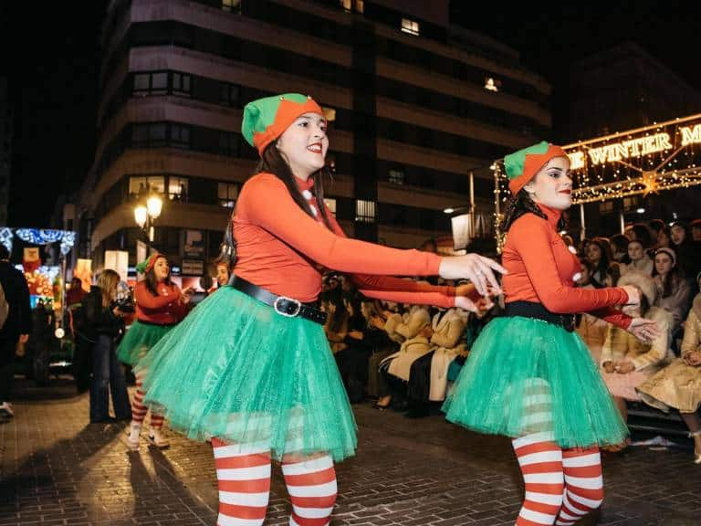 Miles de niños de Castellón han experimentado la magia y la emoción de la Cabalgata de los Reyes Magos, viviendo uno de los días más especiales del año.