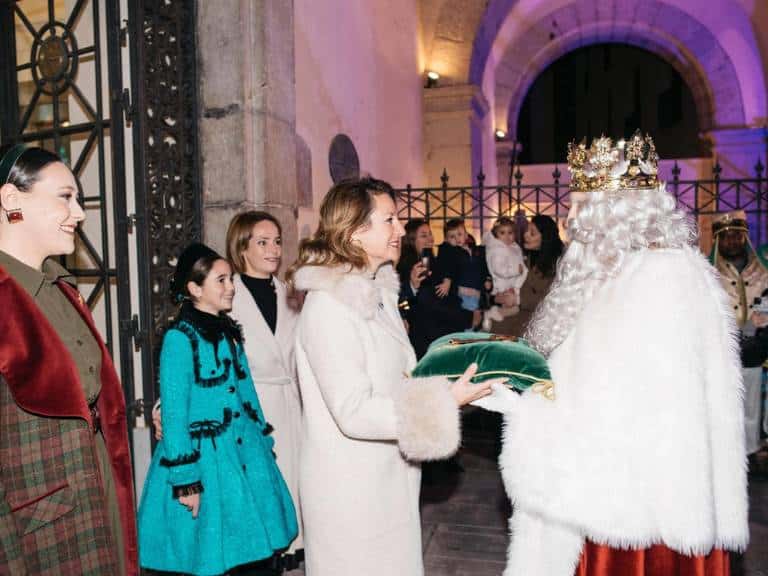 Miles de niños de Castellón han experimentado la magia y la emoción de la Cabalgata de los Reyes Magos, viviendo uno de los días más especiales del año.