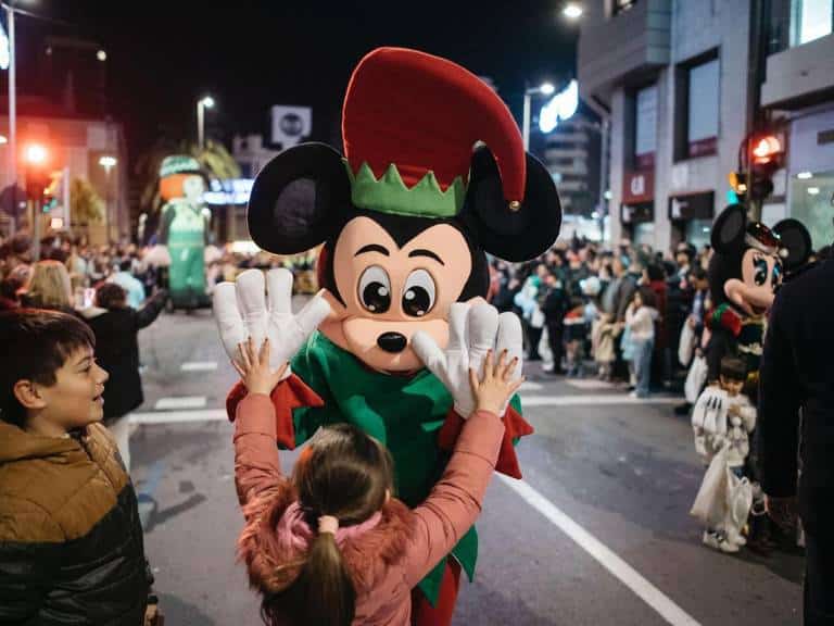 Miles de niños de Castellón han experimentado la magia y la emoción de la Cabalgata de los Reyes Magos, viviendo uno de los días más especiales del año.