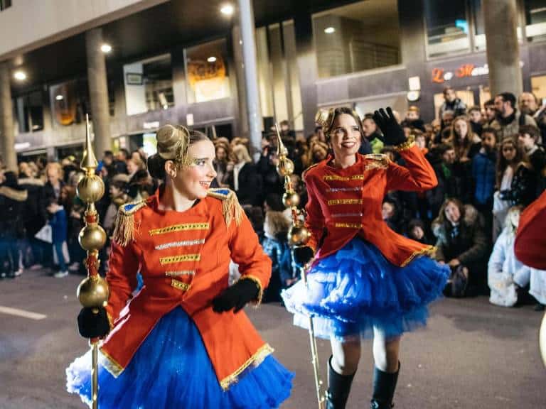 Miles de niños de Castellón han experimentado la magia y la emoción de la Cabalgata de los Reyes Magos, viviendo uno de los días más especiales del año.