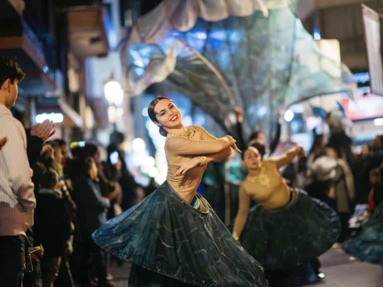 Miles de niños de Castellón han experimentado la magia y la emoción de la Cabalgata de los Reyes Magos, viviendo uno de los días más especiales del año.