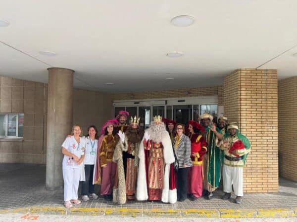 Los Reyes Magos visitan a los niños del Hospital Provincial y General de Castellón