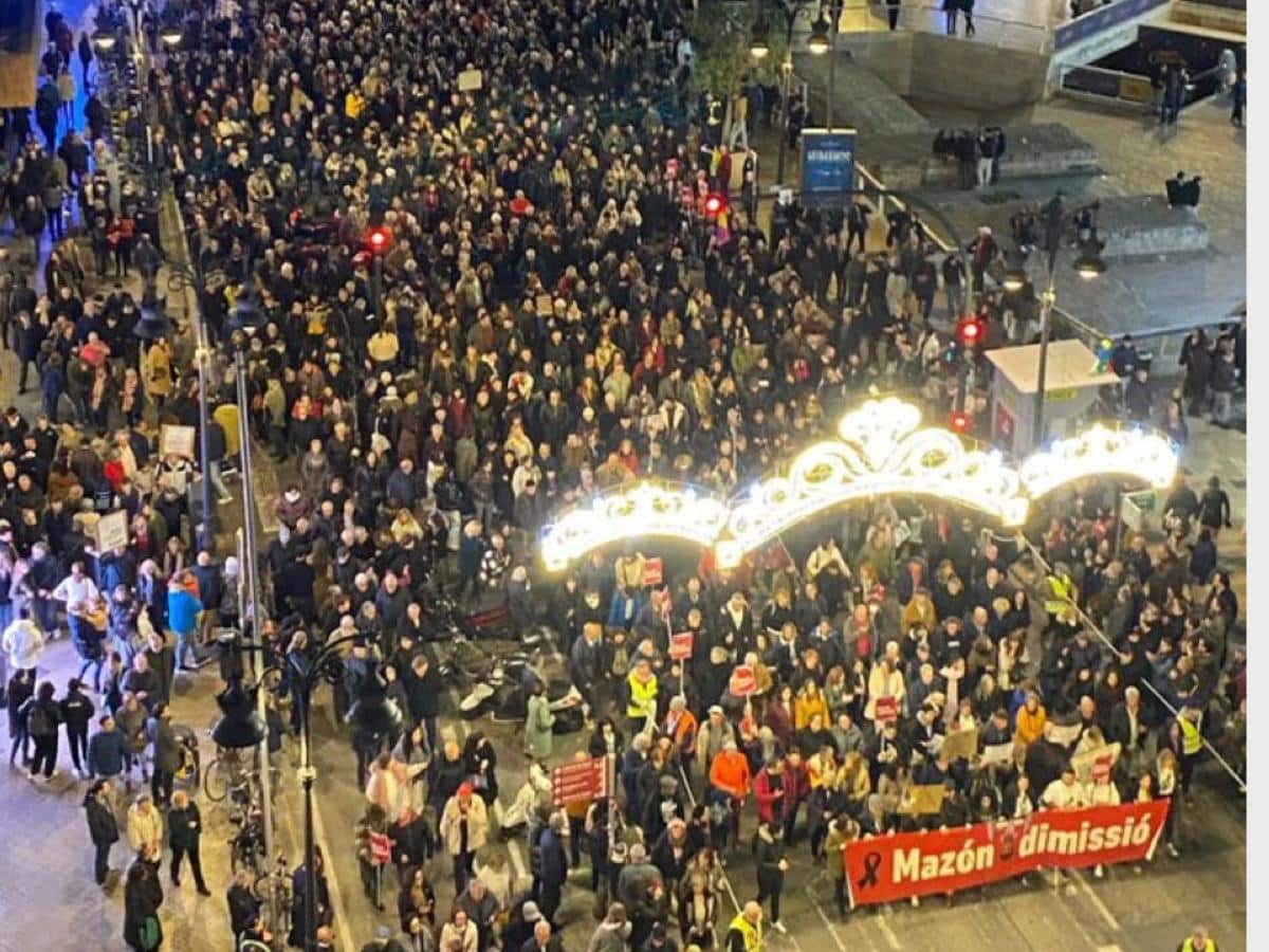 Más de 200 entidades convocan una nueva manifestación para exigir la dimisión de Carlos Mazón