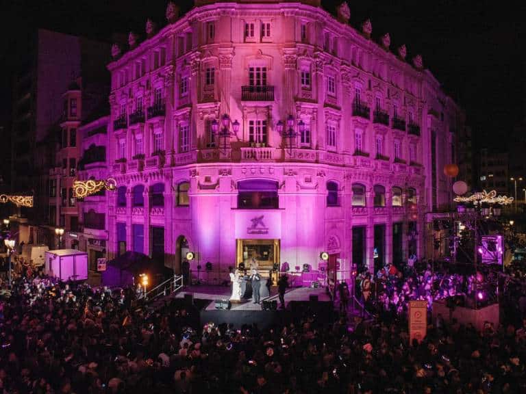 Castellón dio la bienvenida al 2025 con una multitudinaria celebración en la Puerta del Sol, marcada por la alegría, la tradición y el espíritu local.