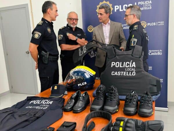 Renovación de uniformes para Policía Local y Bomberos de Castellón