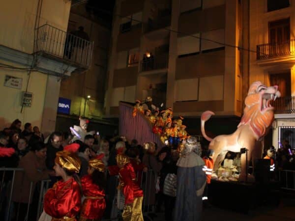 Nules sorprende con una Cabalgata de Reyes inclusiva y mágica