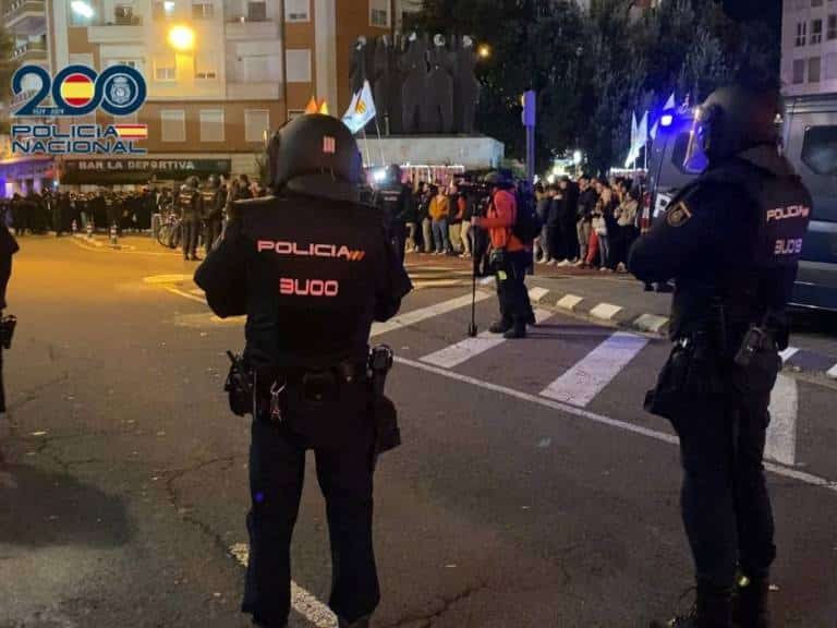 Los incidentes ocurrieron aproximadamente a las 23:15 horas, cuando, tras el término del partido, varios seguidores de ambos equipos se encontraron en el interior del estadio. 